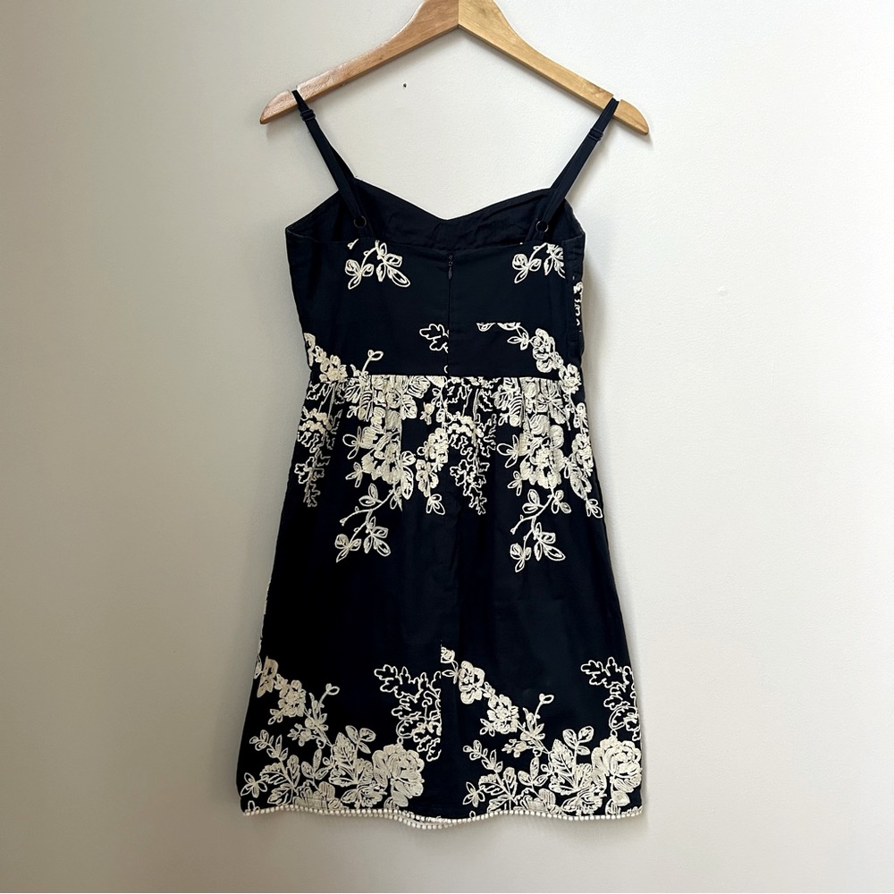 J.Crew Womans Size 2 Blue Floral Embroidered Sweetheart Strappy Fit Flare Dress